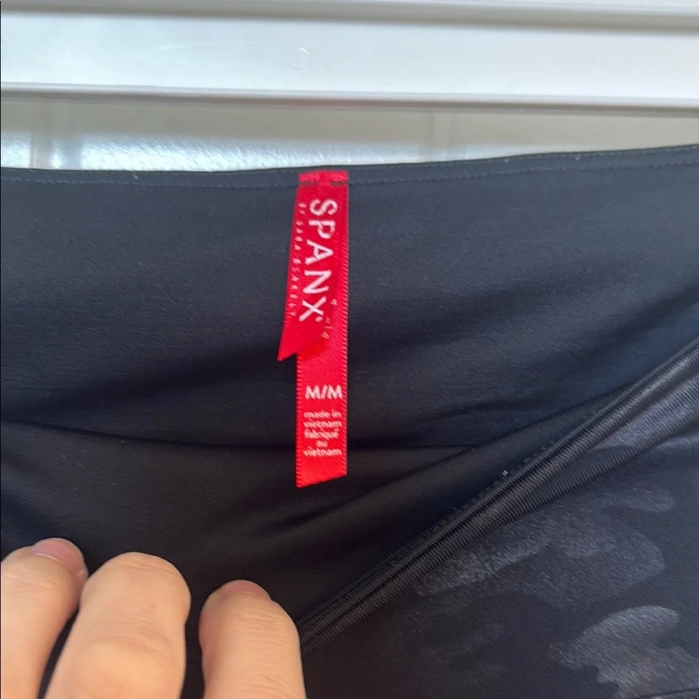 SPANX Camo Black Full-Length Leggings Slim Fit - Picture 2 of 4